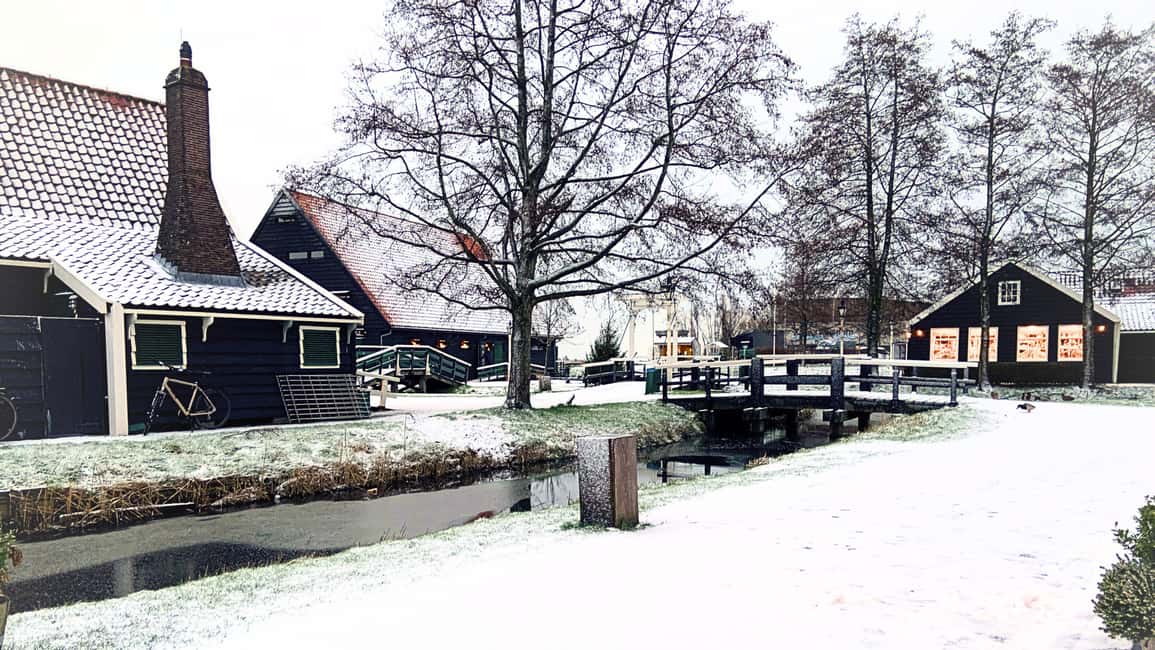 Amsterdam: Private Tour Giethoorn, Zaanse Schans Local Guide - Should you book this private Giethoorn and Zaanse Schans tour?