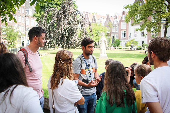 Amsterdam Private Walking Tour - Begijnhof gardens at Spui Square: a quiet pause
