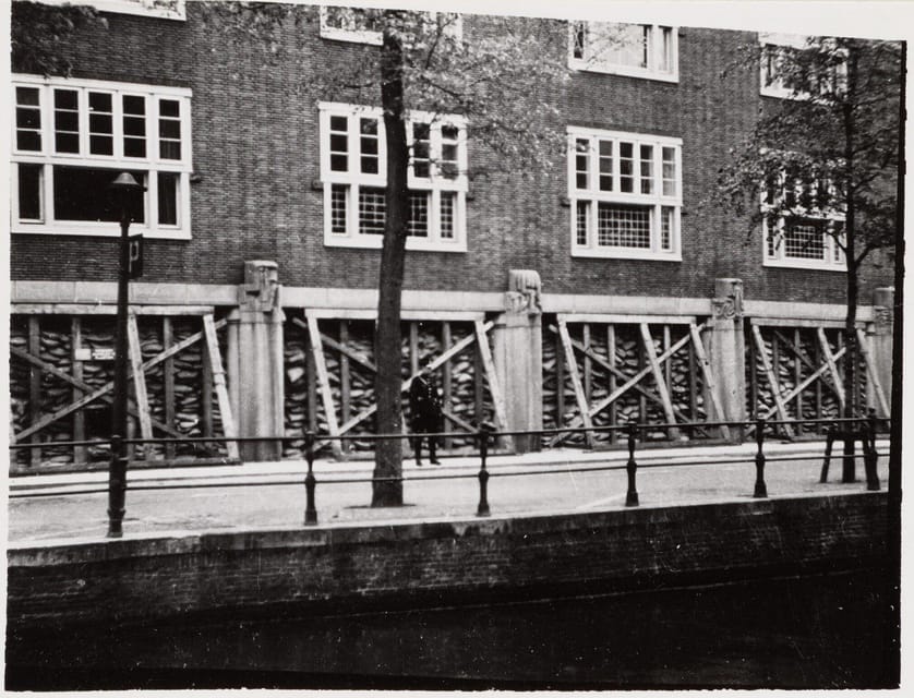 Amsterdam: Private World War Two History Walking Tour - The First Big Moment: German Army Entry and Amsterdam’s Shock