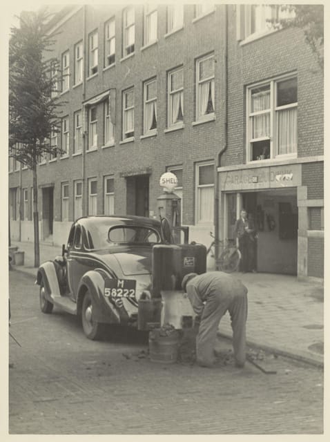 Amsterdam: Private World War Two History Walking Tour - Meeting at Prinsengracht 263: Start Where the Story’s Hard to Ignore