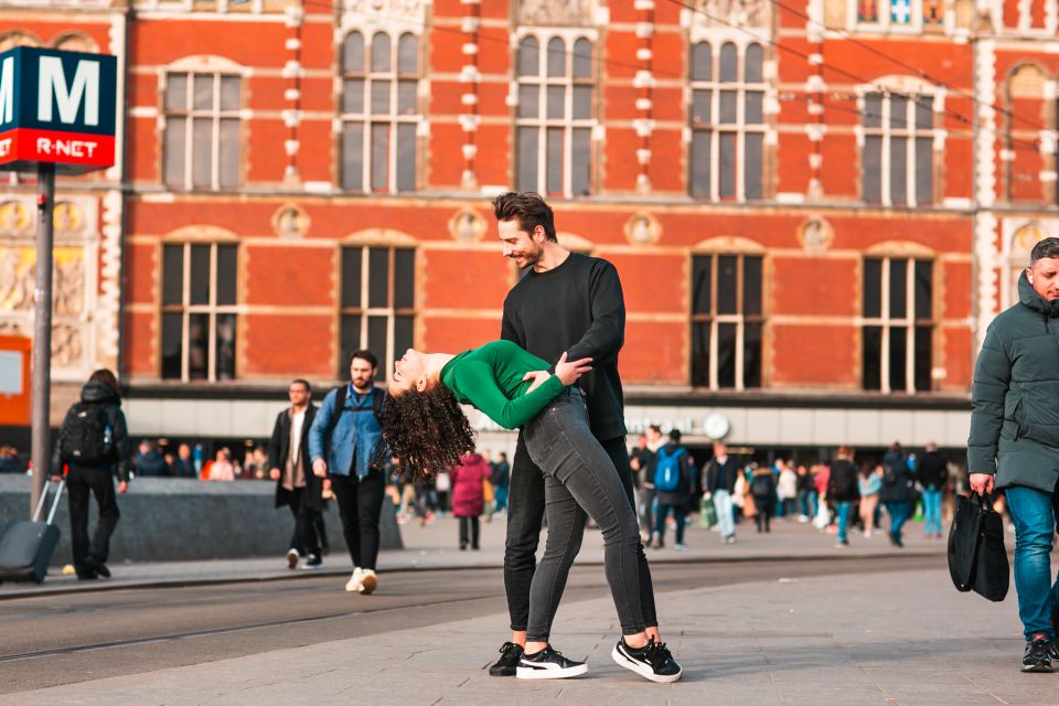 Amsterdam: Professional photoshoot at Centraal Station - Amsterdam Centraal makes a perfect photo backdrop
