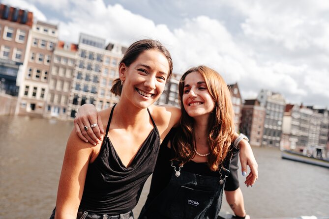 Amsterdam: Professional Photoshoot at the Canals - Why a canal photoshoot beats phone selfies in Amsterdam