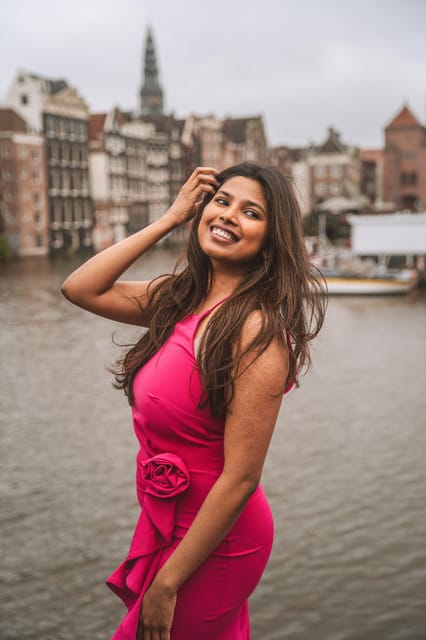 Amsterdam: Professional Photoshoot at the Canals - Weather reality in Amsterdam: clear umbrellas and indoor options