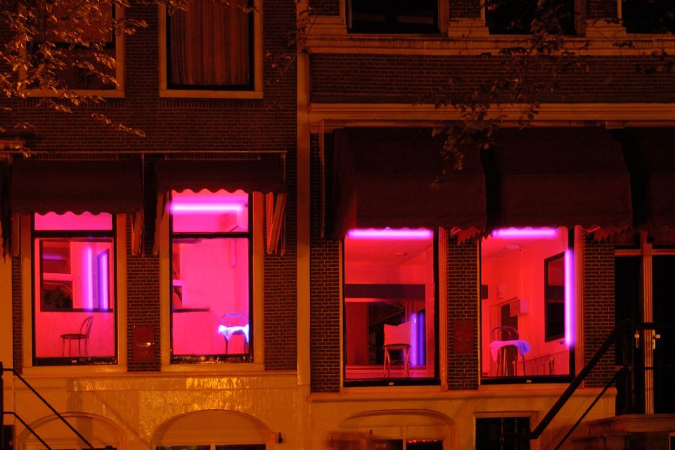 Amsterdam: Red Light District 1-hour Smartphone Audio Tour - A Respectful Red Light District Walk, Focused on Stories