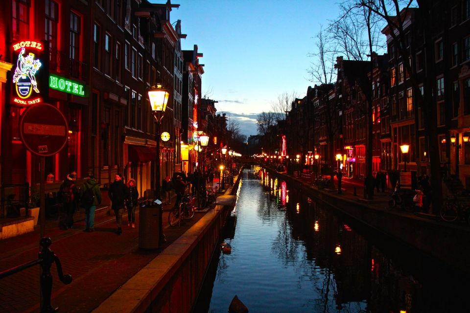 Amsterdam Red Light District and Old Town Walking Tour - What You Actually See: Old Church, Windows, and Landmark Streets