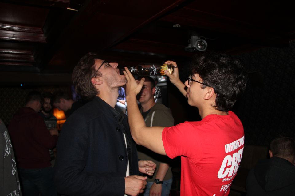 Amsterdam: Red-Light District Pub Crawl and Booze Boat Tour - Where the guides shine: the human factor that drives the rating