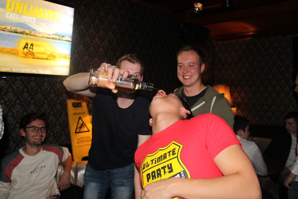Amsterdam: Red-Light District Pub Crawl and Booze Boat Tour - Timing, energy, and pacing tips (so you don’t burn out)