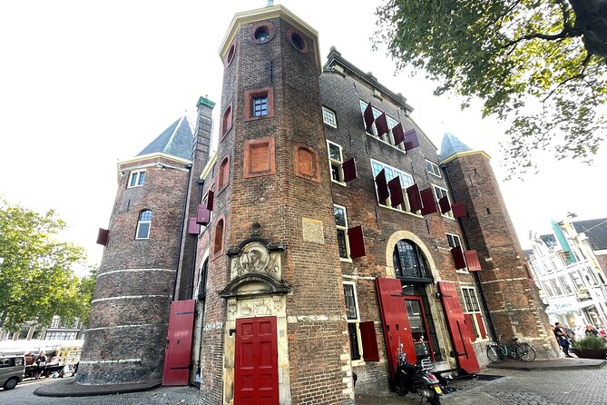 Amsterdam Red Light District: Serene and Other! - Meeting point and timing: plan your evening around it