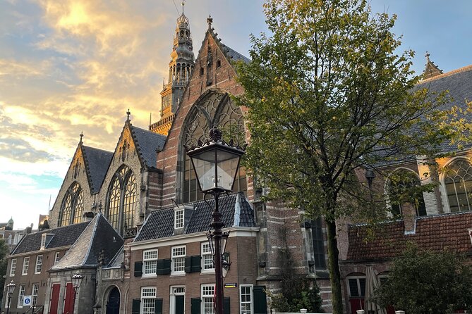 Amsterdam Red Light District: Serene and Other! - Chinatown-style narrow streets and the famous windows