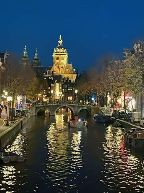 Amsterdam: Red light tour in German/English for groups of 4 people or more - Pace, Group Size, and Why Private Groups Work Better Here