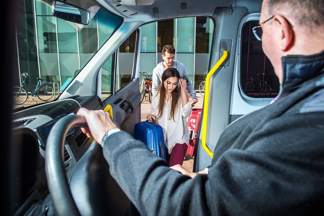 Amsterdam Schiphol Airport (AMS) Departure transfer from Amsterdam City - Airport drop-off: direct, simple, and aimed at your departure