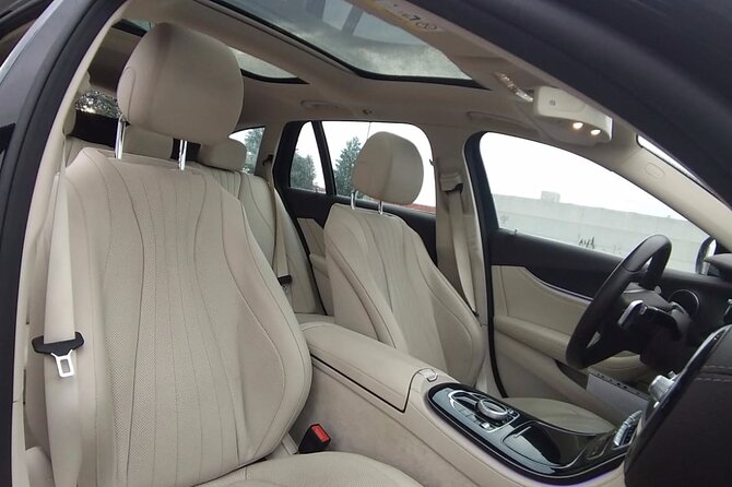 Amsterdam Schiphol Airport (AMS) to Amsterdam - Arrival Private Transfer - The ride itself: what a 30-minute door-to-door transfer feels like
