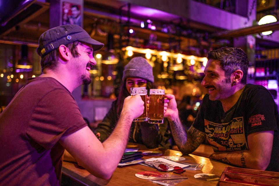 Amsterdam: Self-guided Red Light District Pub Crawl Mystery - Group size and the noise factor: keep your case coherent