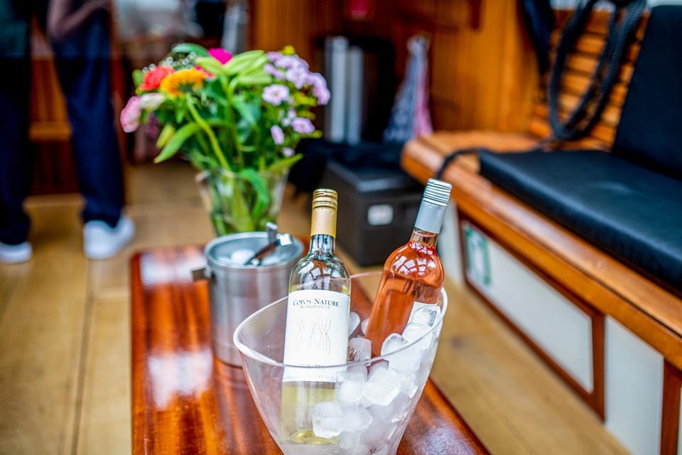 Amsterdam: Small-Group Canal Cruise incl. Drinks and Snacks - A max of 10 people: why this feels like a private canal hang