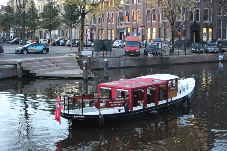 Amsterdam: Small-Group Canal Cruise incl. Drinks and Snacks - Keizersgracht 196: the meeting point where precision beats luck