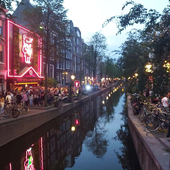 Amsterdam: Spanish Tour Unmasking the Redlight District - Starting Outside Barbizon Palace: A Straightforward 2-Hour Plan