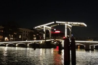 Amsterdam The Bulldog Boat Smoke Friendly Cruise + 2 drinks - The 1-Hour Route: UNESCO Canal Views Without the Long Commitment