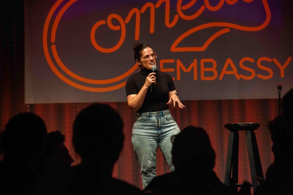 Amsterdam: The Comedy Embassy Stand-Up Show - Friday vs Saturday: when you’ll see new material