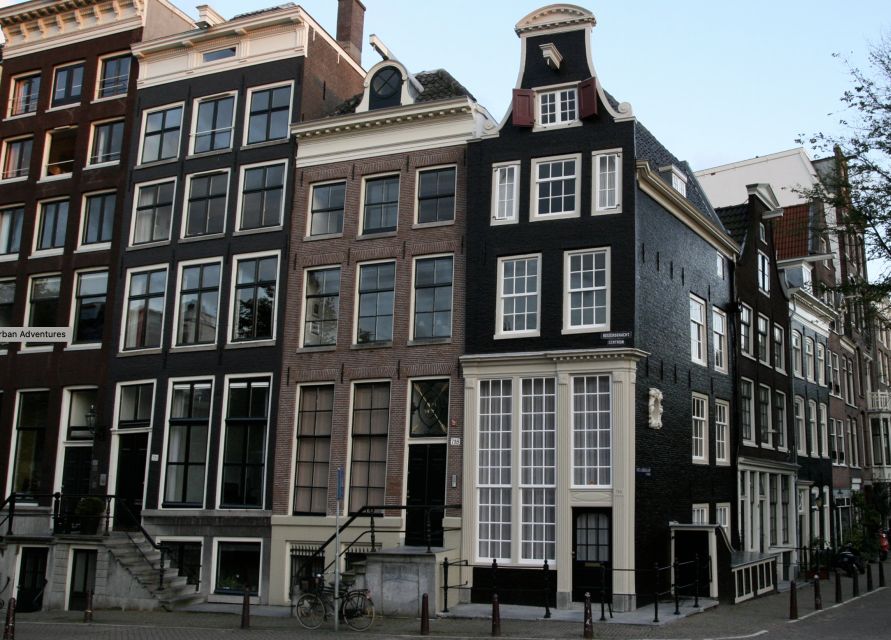 Amsterdam: The Story of History & Culture Walking Tour - The stories you’ll hear: history on the surface, modern issues in the air