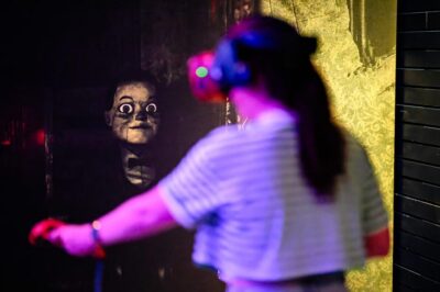 Amsterdam: Ultimate VR Experience: 60 minutes - The 36-square-meter play area and full-body tracking