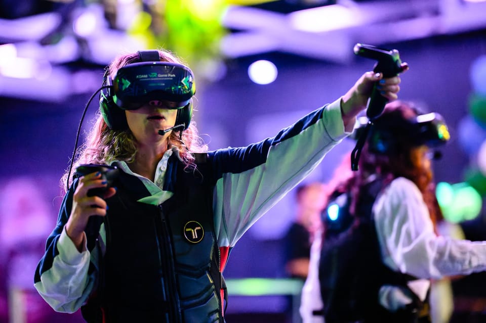 Amsterdam: Ultimate VR Experience: 60 minutes - The group size that actually makes this fun