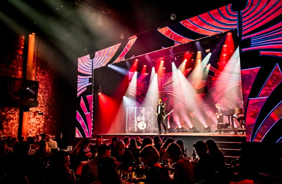 Amsterdam: VEGAS Dinner Show with 3-Course Sharing Menu - Seating in a show built around views: ground floor, booths, or balcony