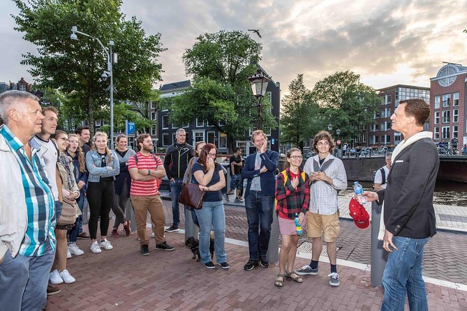 Amsterdam Walking Tour with a local comedian as guide - Key things that make this Amsterdam comedy walk worth it