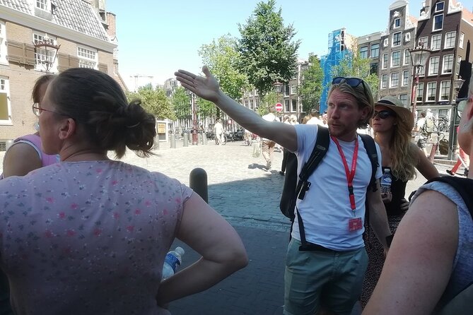 Amsterdam Walking Tour with a local comedian as guide - Stop 3: Oudezijds Voorburgwal and the East-India Company to school connection