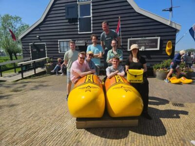 Amsterdam: Zaanse Schans E-Bike Tour with Windmills & Cheese - Getting started at Yellow Bike near Amsterdam Central (and why it matters)