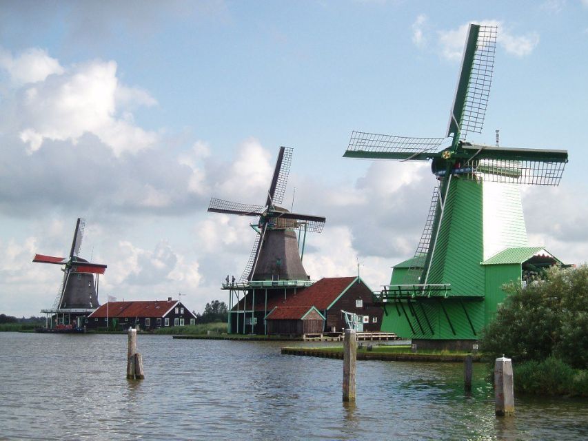 Amsterdam: Zaanse Schans Windmills Bike Tour with Guide - The ride: Batavus bikes, hand brakes, and how to stay relaxed
