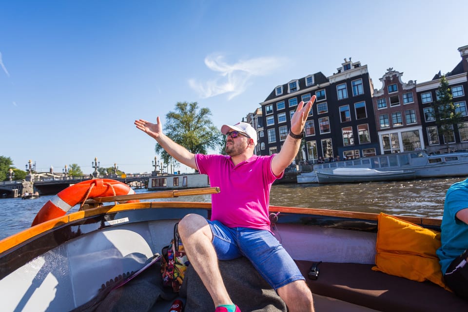 Amsterdam:1.5-Hour Canal Cruise local Guide, Drinks & Snacks - Weather and timing: make the open boat work for you