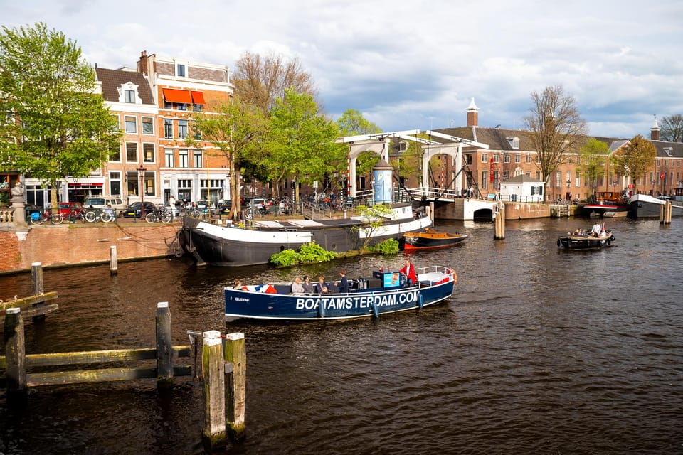 Amsterdam:Old City Canal Cruise with Live Guide and Open Bar - Where the Boat Leaves From (And Why It Matters)