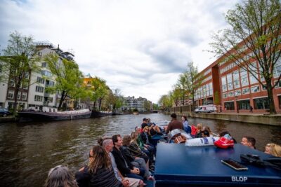 Amsterdam:Old City Canal Cruise with Live Guide and Open Bar - The Cruise Route: The Old City Canal Ring From a Water-Level Angle