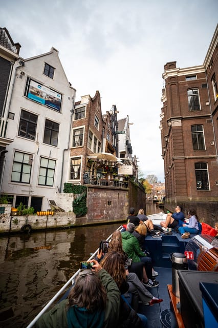 Amsterdam:Old City Canal Cruise with Live Guide and Open Bar - Open Bar on a 1-Hour Cruise: A Fun Add-On With Real Trade-Offs