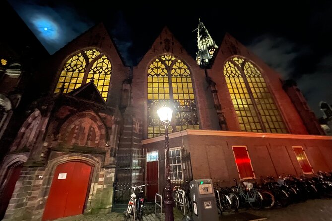 Amsterdam’s Ghostly Experiences Group Tour - Spinhuissteeg, Torensluis, and the House of the Six Heads