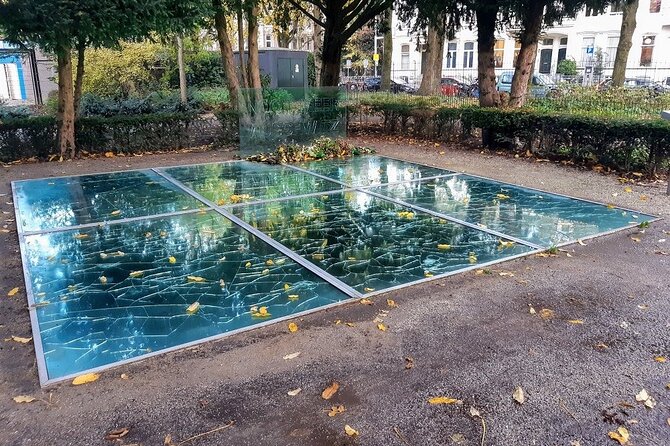 Anne Frank Small Group Walking Tour - Wertheimpark’s Auschwitz Monument: broken mirrors and an emotional reset