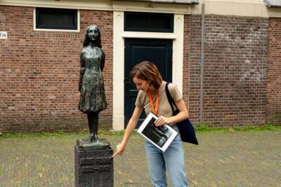 Anne Frank Walking Tour in Amsterdam - Nieuwe Amstelstraat meeting point: plan your arrival