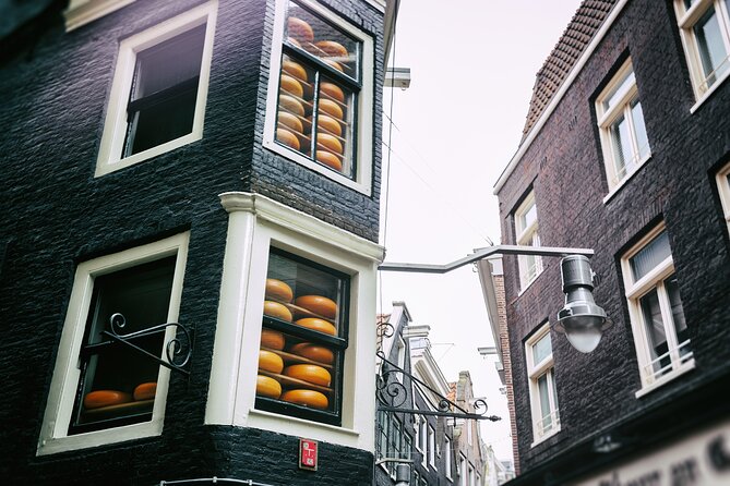 Authentic tour of Amsterdam: Jordaan, Ana Frank and Vondelpark - Leidseplein to a calmer finish: switching gears mid-walk