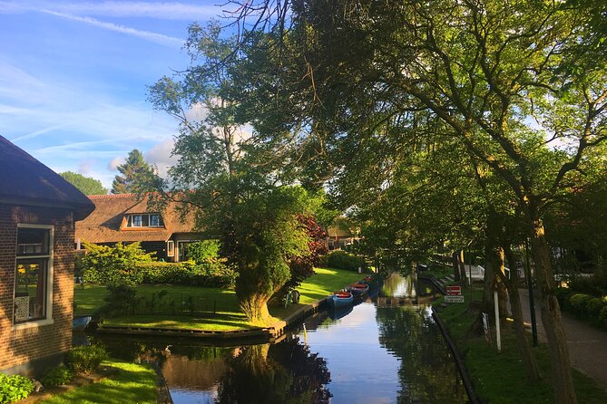 Best of Dutch Countryside: Giethoorn, Windmills, Secret Villages - Clogs and cheese: the tasting stops that make the price feel fair