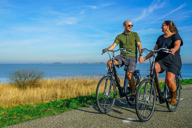 Bike rental Volendam - Explore the Countryside of Amsterdam - Edam in about an hour: canals, alleys, and cheese time
