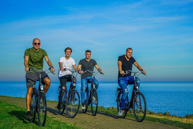 Bike rental Volendam - Explore the Countryside of Amsterdam - Marken via the 10 km dike: canals, bridges, and a classic return