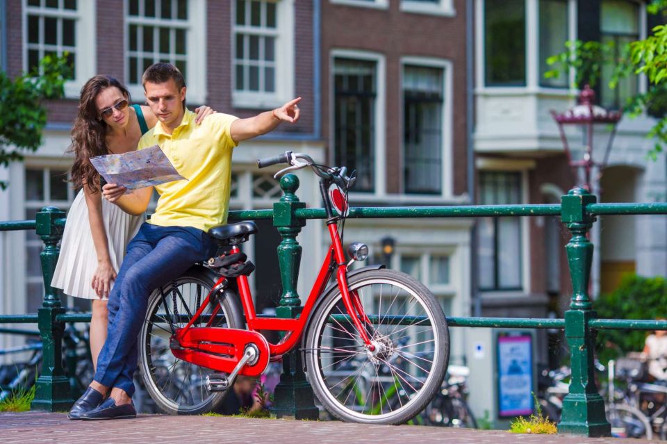 Bike Tour of Amsterdam Old Town, Top Attractions and Nature - Meet Your Guide and Get Set Up at Bike in Town