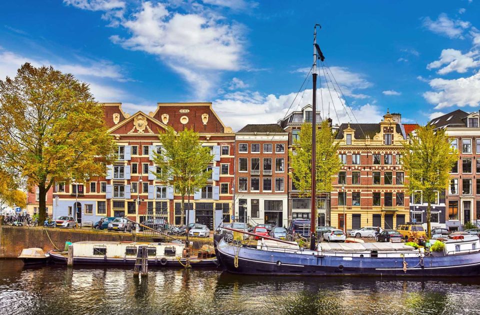 Bike Tour of Amsterdam Old Town, Top Attractions and Nature - The 2-Hour Old Town Loop: 9 Streets, Jordaan, and Anne Frank House Area