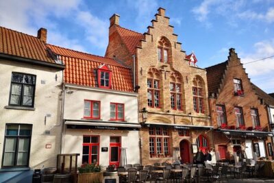 Bruges bus tour from Amsterdam - Why the guide’s style matters on this route (and what you should look for)