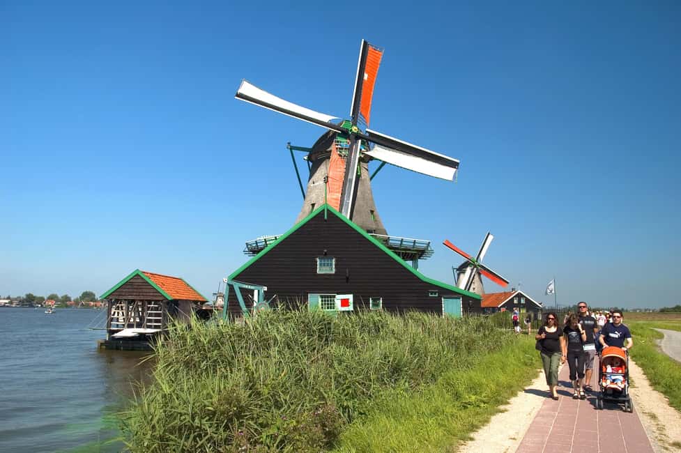 Brussels: Holland Keukenhof & Kinderdijk Guided Day Tour - Kinderdijk: UNESCO windmills, two interior visits, and a water-management lesson