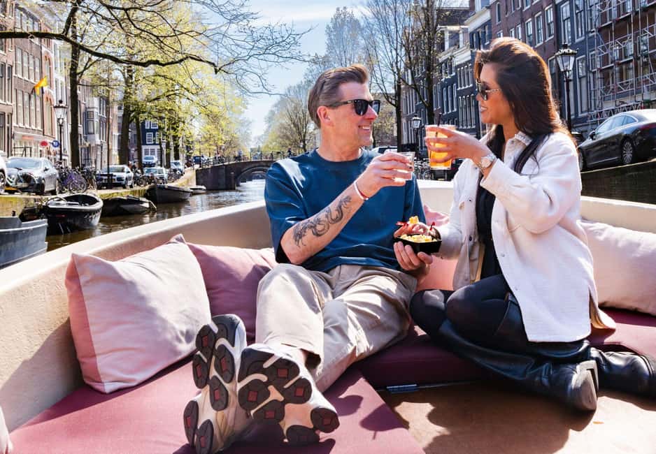 CHEESE AND DRINKS TOUR: A TASTE OF AMSTERDAM ON THE CANALS - Electric boat + cheese tasting: what the experience really feels like
