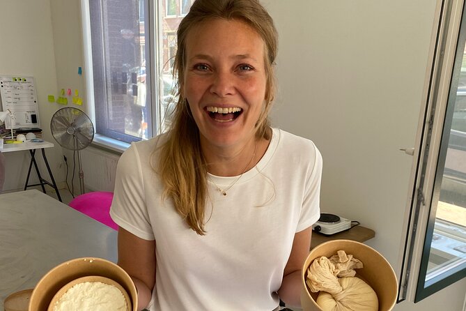 Cheese making workshop next to De Hallen, heart of Amsterdam - Acid-coagulated fresh cheese: your chance to play with herbs and colors