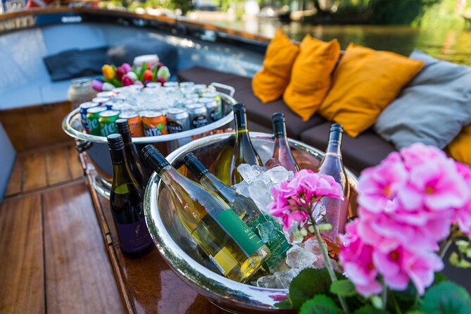 Classic Salonboat Tour in Amsterdam Including Cheese and Wine - Houseboats and everyday Amsterdam living