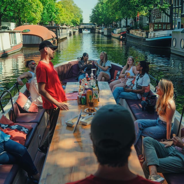 COZY AND FUN CANAL TOUR: A UNIQUE JOURNEY THROUGH AMSTERDAM - The guide experience: stories plus real insider tips