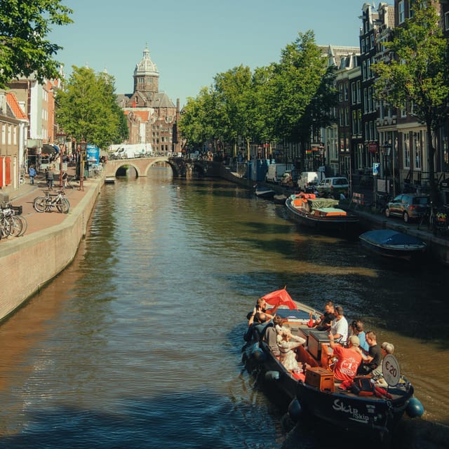 COZY AND FUN CANAL TOUR: A UNIQUE JOURNEY THROUGH AMSTERDAM - Price and value: why $25 makes sense for an hour on the water